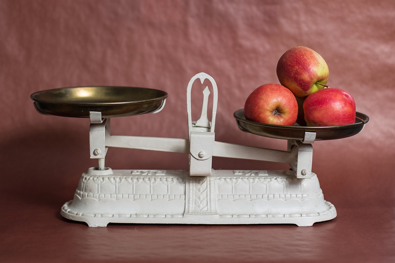 does losing weight help penis size - image shows scales weighing apples